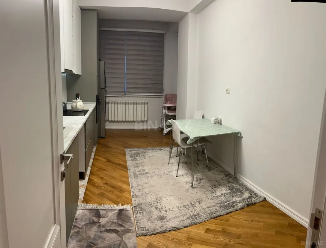 Satılır 3 otaqlı mənzil 162 m²