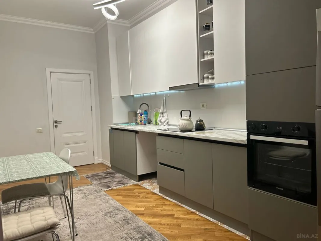 Satılır 3 otaqlı mənzil 162 m²