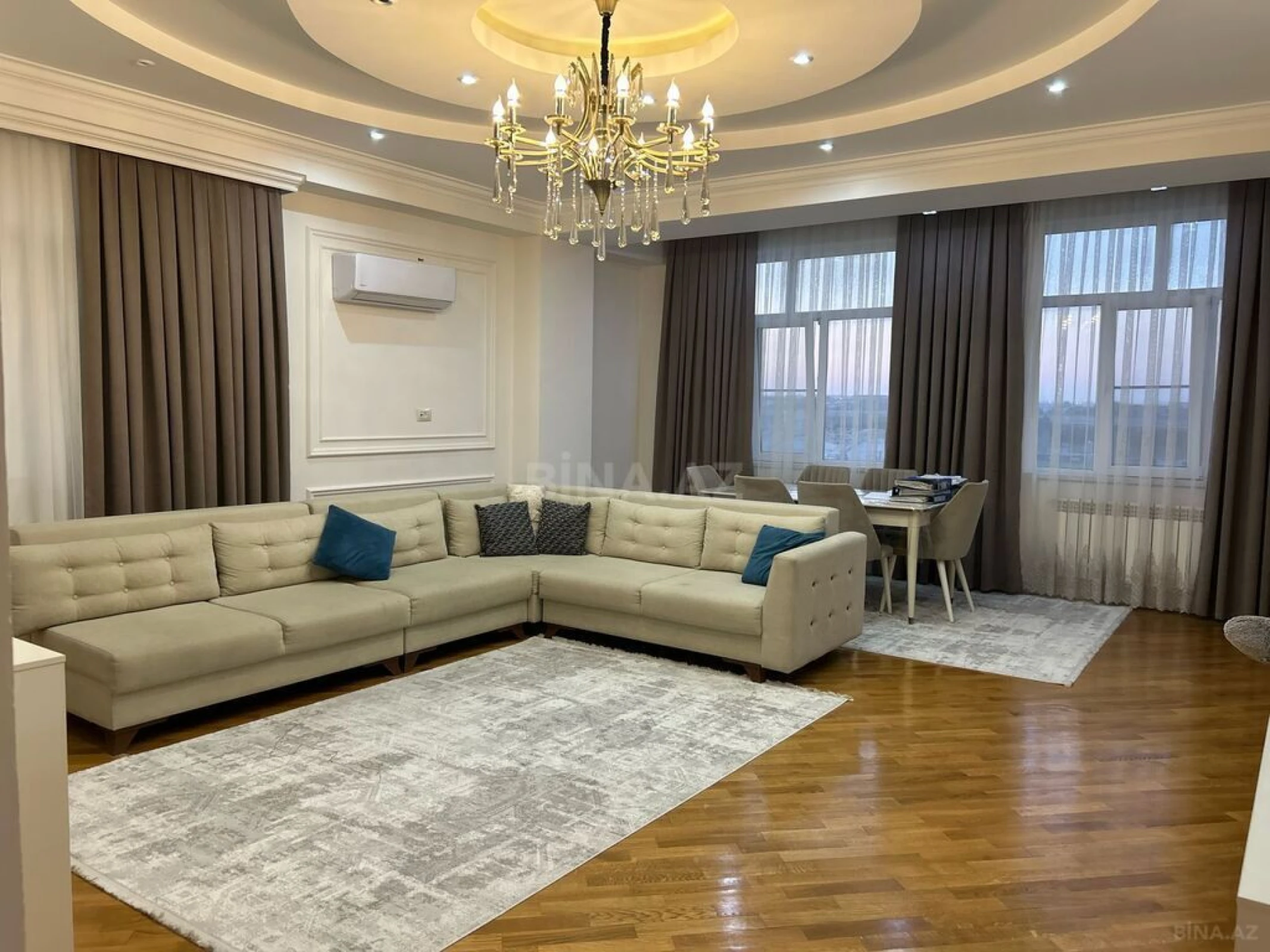Satılır 3 otaqlı mənzil 162 m²