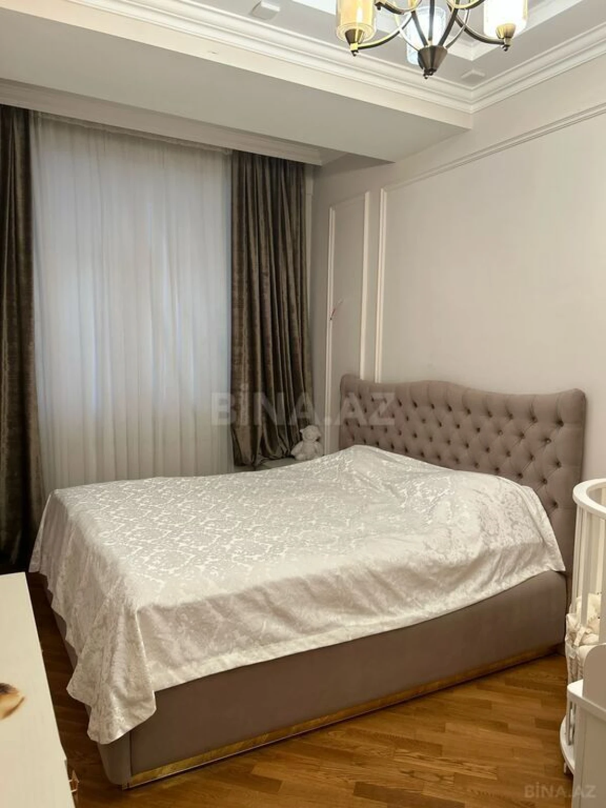 Satılır 3 otaqlı mənzil 162 m²