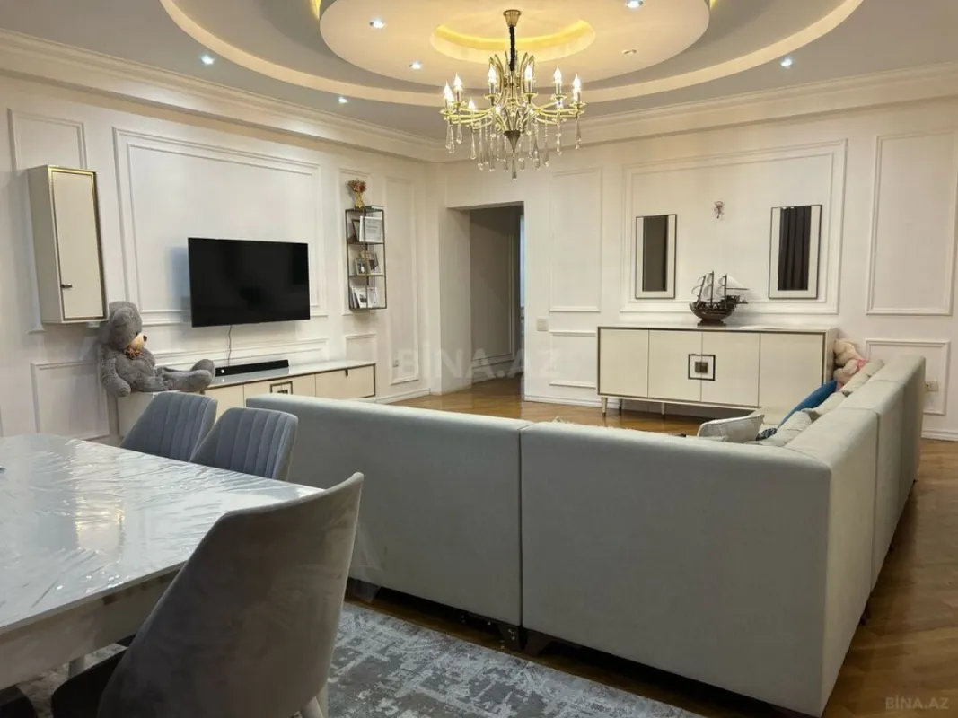 Satılır 3 otaqlı mənzil 162 m²