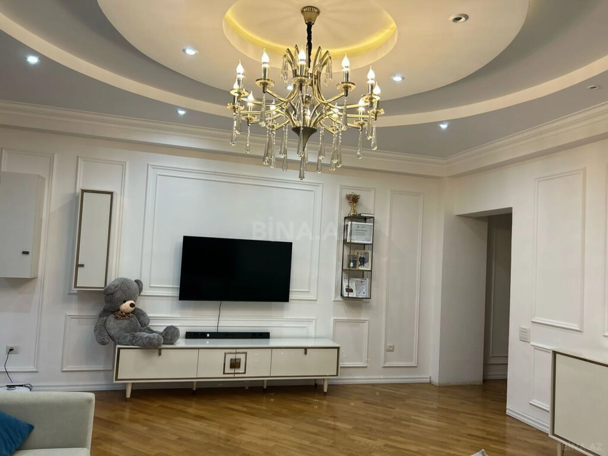 Satılır 3 otaqlı mənzil 162 m²