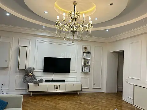 Satılır 3 otaqlı mənzil 162 m²