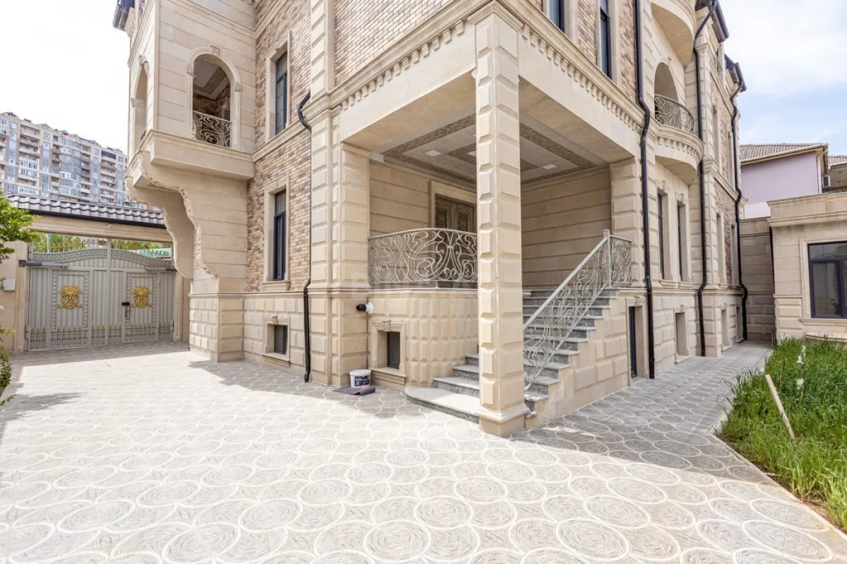 Satılır həyət evi 950 m²