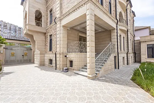 Satılır həyət evi 950 m²