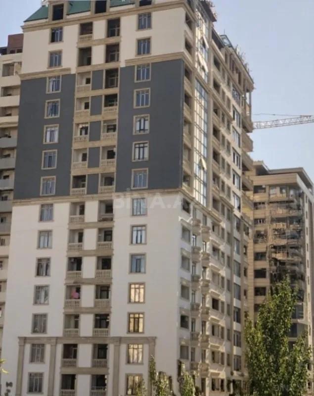 Satılır 4 otaqlı mənzil 150 m²