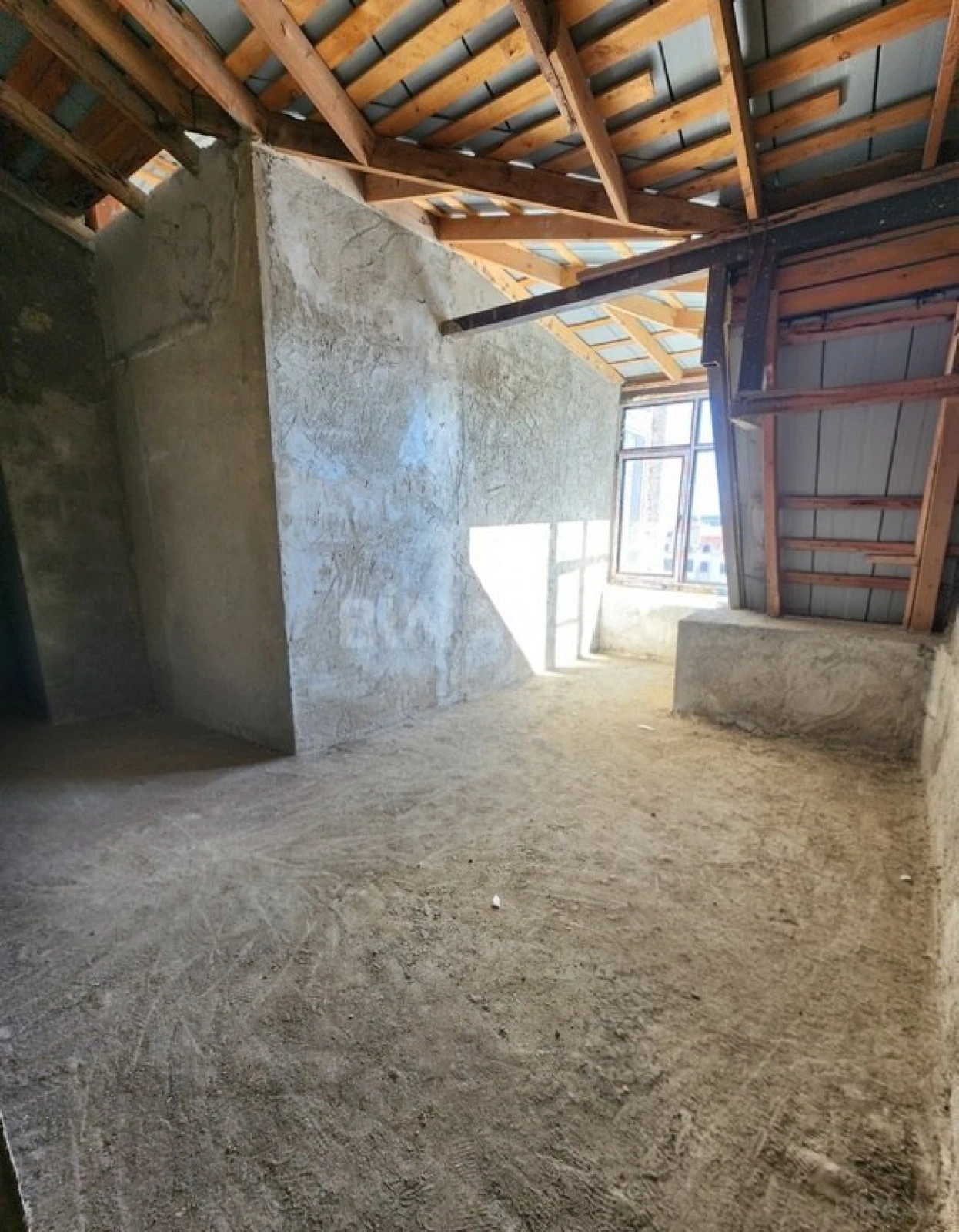 Satılır 4 otaqlı mənzil 150 m²