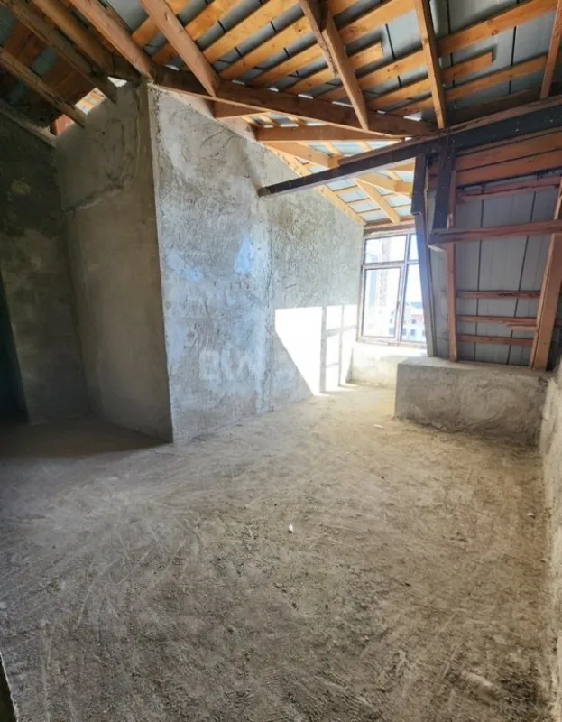 Satılır 4 otaqlı mənzil 150 m²