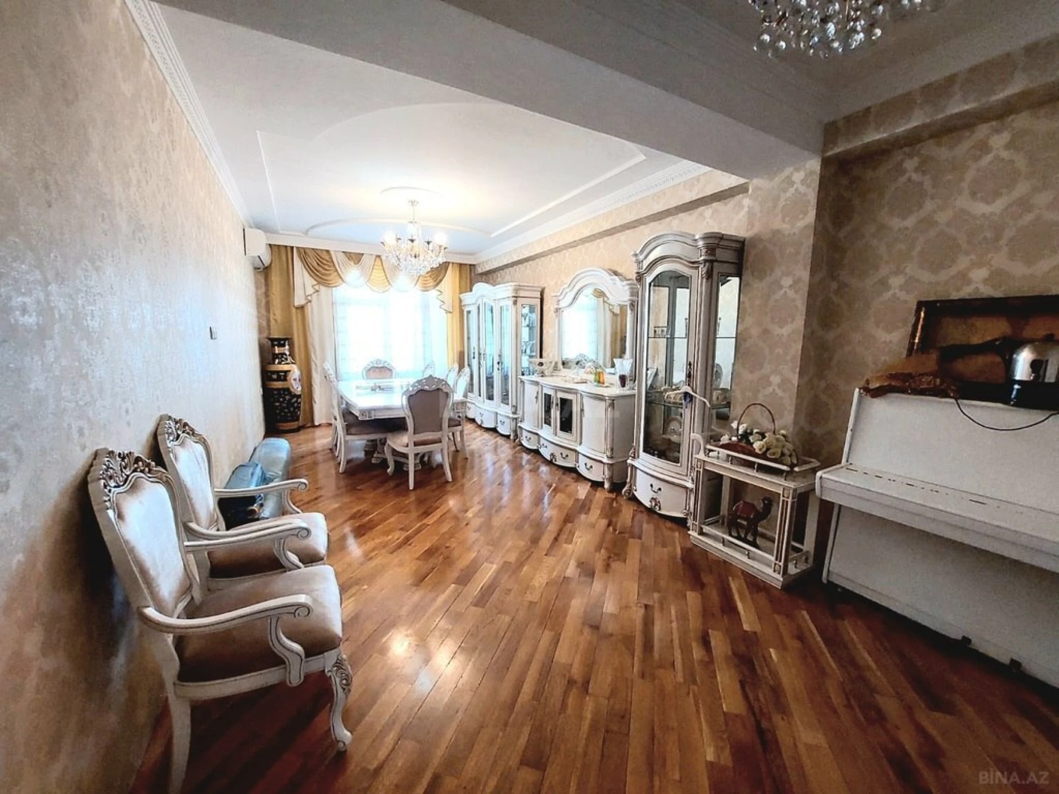 Kirayə verilir 5 otaqlı mənzil 160 m²