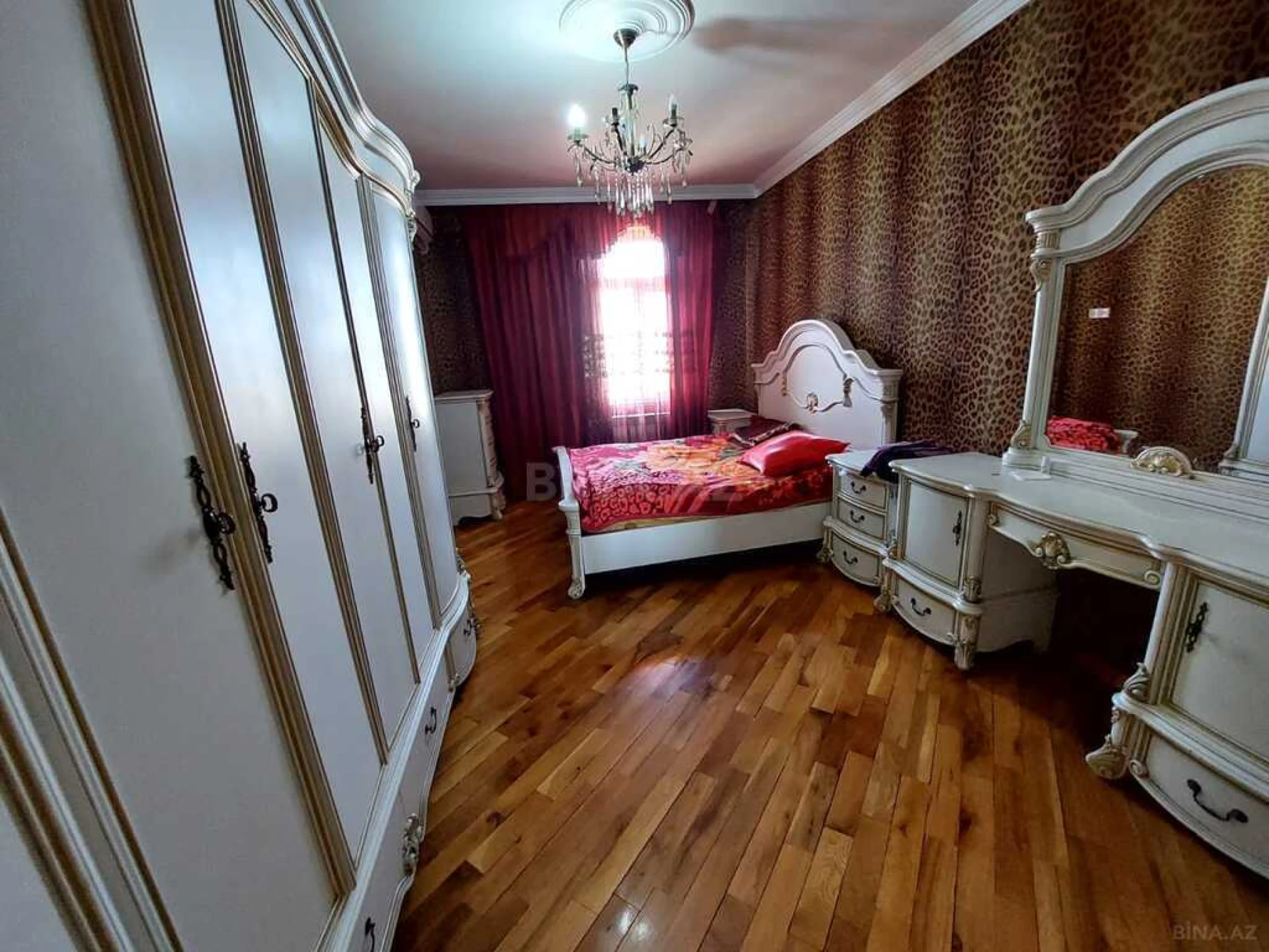 Kirayə verilir 5 otaqlı mənzil 160 m²