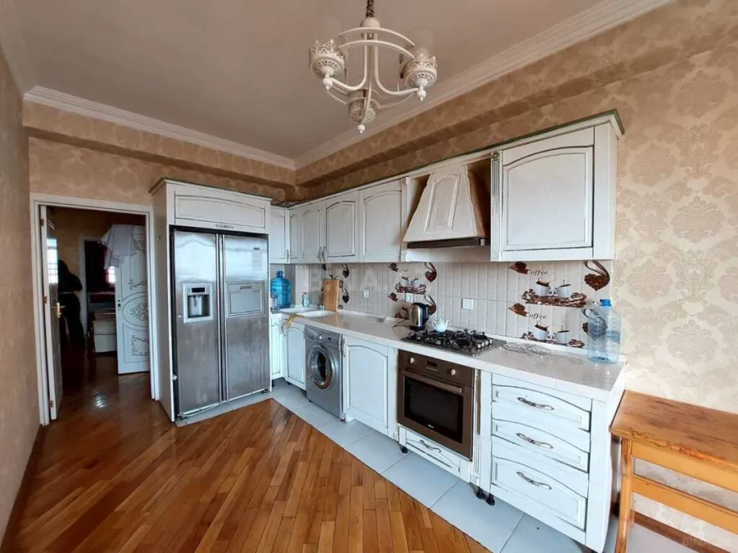 Kirayə verilir 5 otaqlı mənzil 160 m²