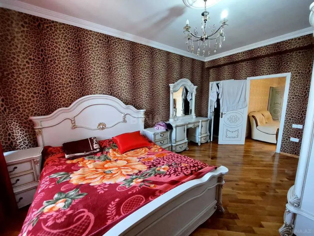 Kirayə verilir 5 otaqlı mənzil 160 m²