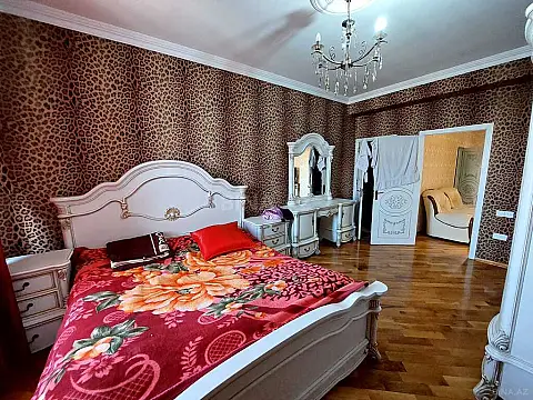 Kirayə verilir 5 otaqlı mənzil 160 m² — Bakı 5 otaq 160.00 m²