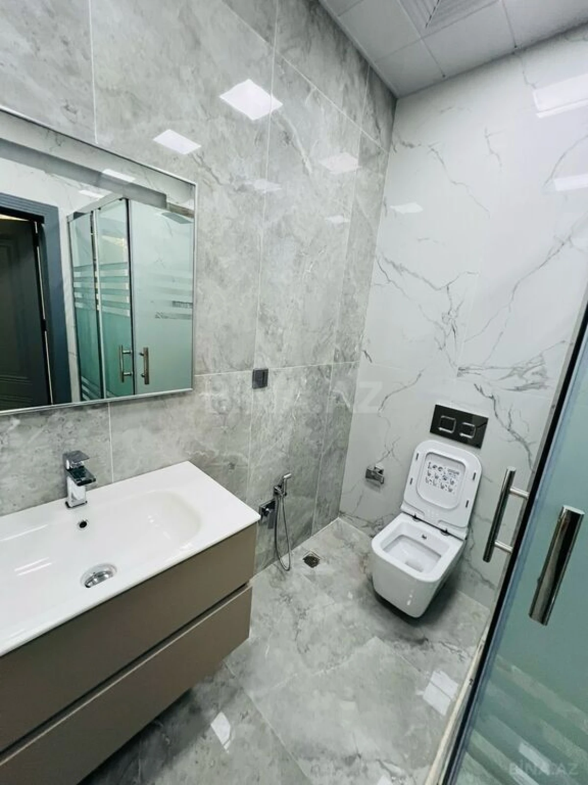 Kirayə verilir 6 otaqlı həyət evi 360 m²