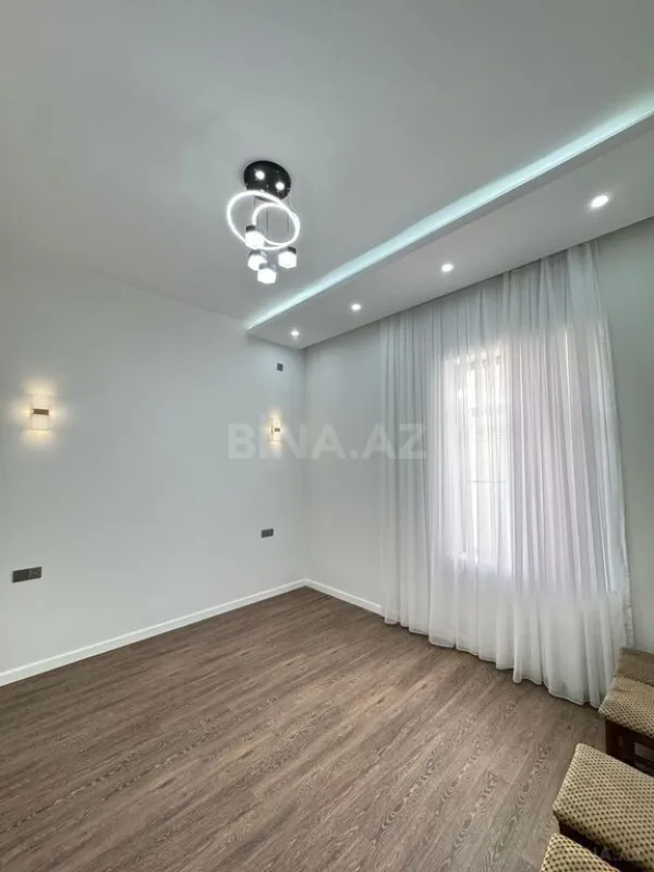 Satılır 5 otaqlı həyət evi 400 m²