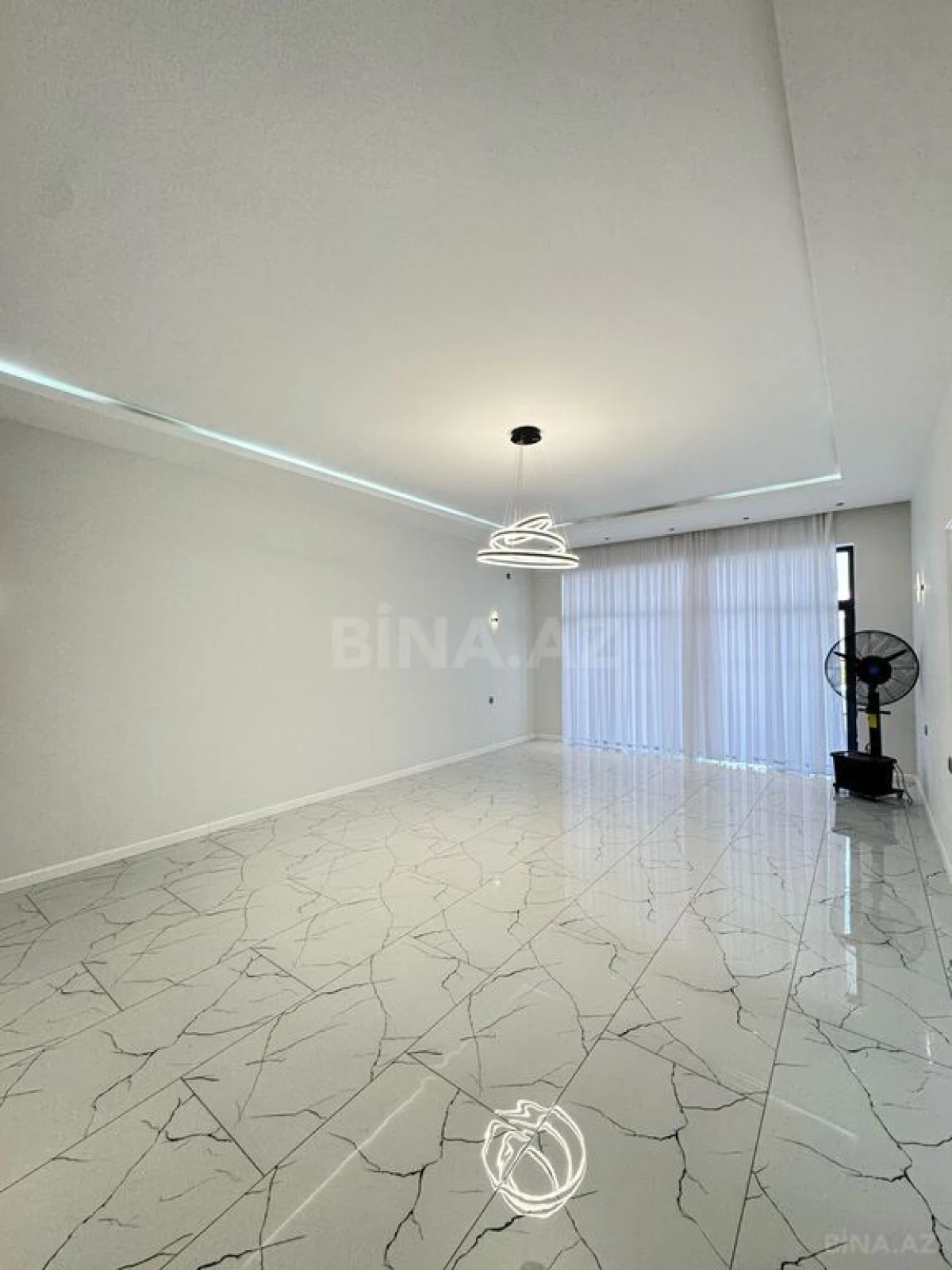 Satılır 5 otaqlı həyət evi 400 m²