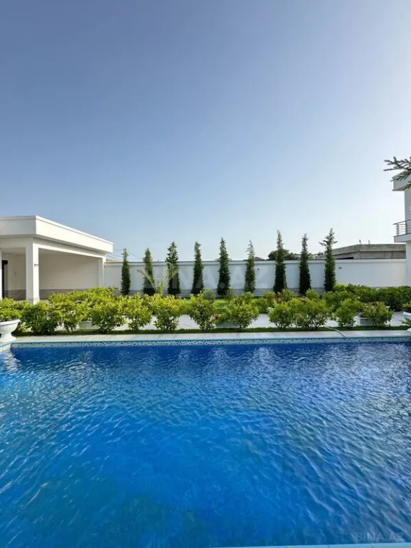 Satılır 5 otaqlı həyət evi 400 m²