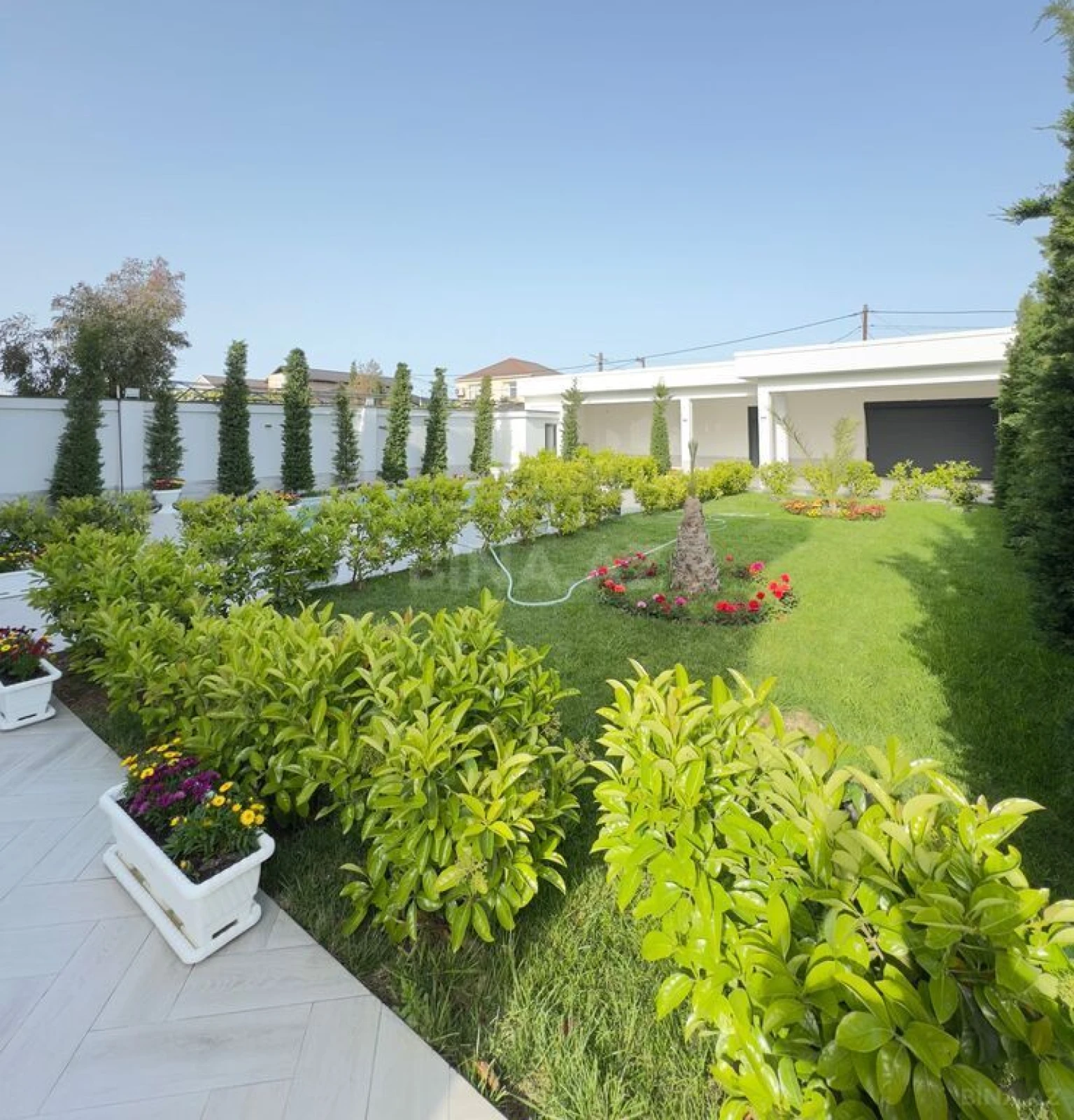 Satılır 5 otaqlı həyət evi 400 m²