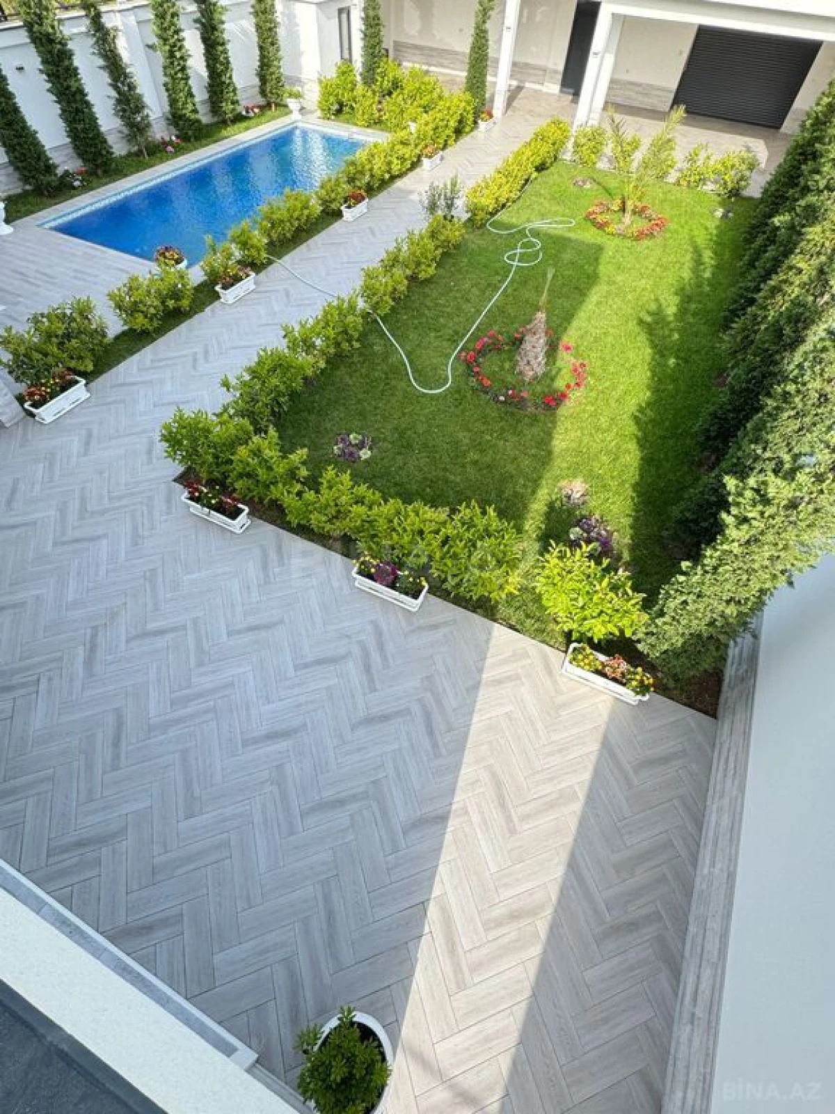 Satılır 5 otaqlı həyət evi 400 m²