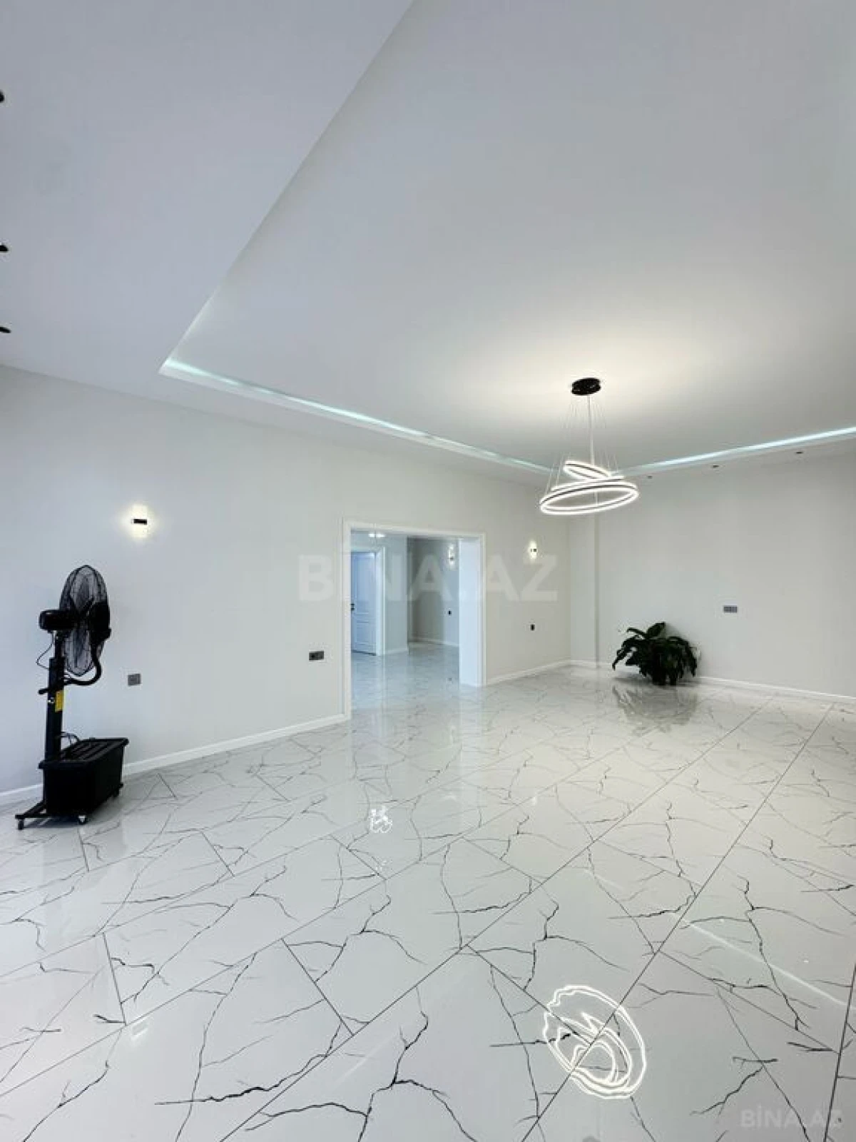 Satılır 5 otaqlı həyət evi 400 m²