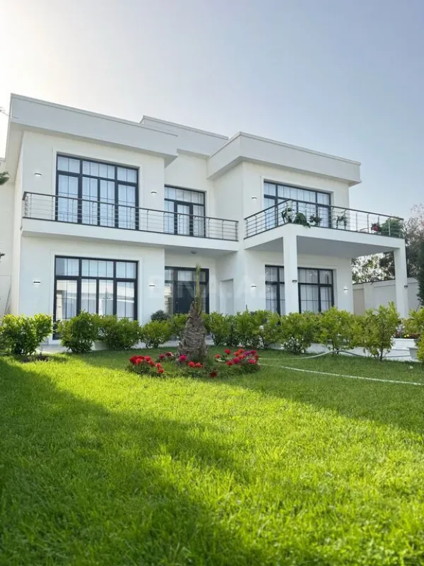 Satılır 5 otaqlı həyət evi 400 m²