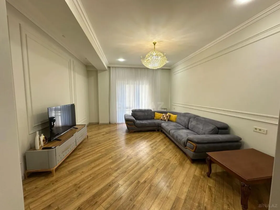 Kirayə verilir 3 otaqlı mənzil 130 m²