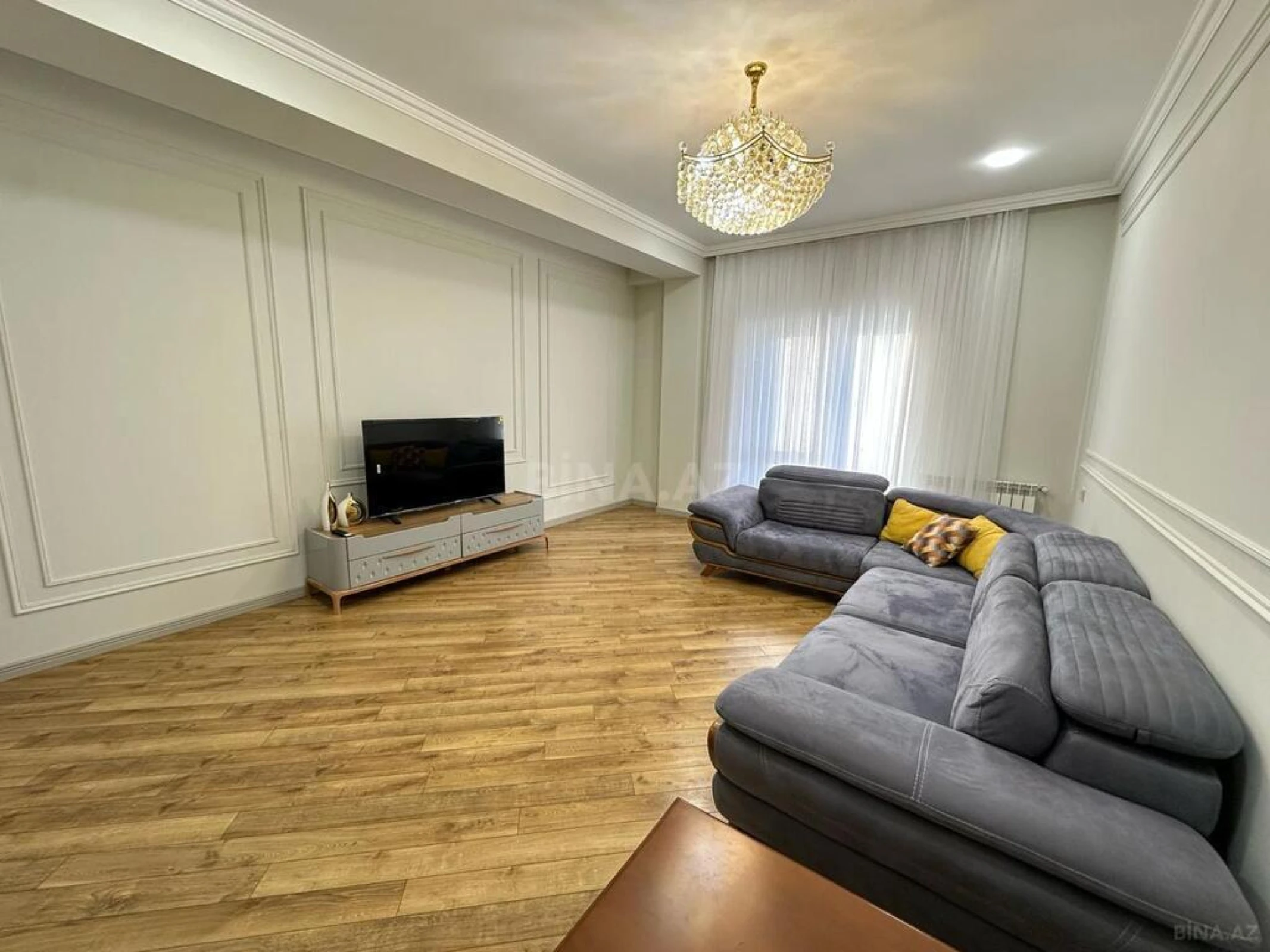 Kirayə verilir 3 otaqlı mənzil 130 m²