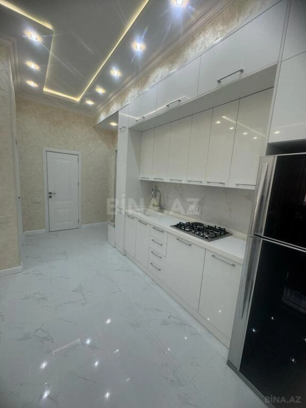 Kirayə verilir 2 otaqlı mənzil 70 m²