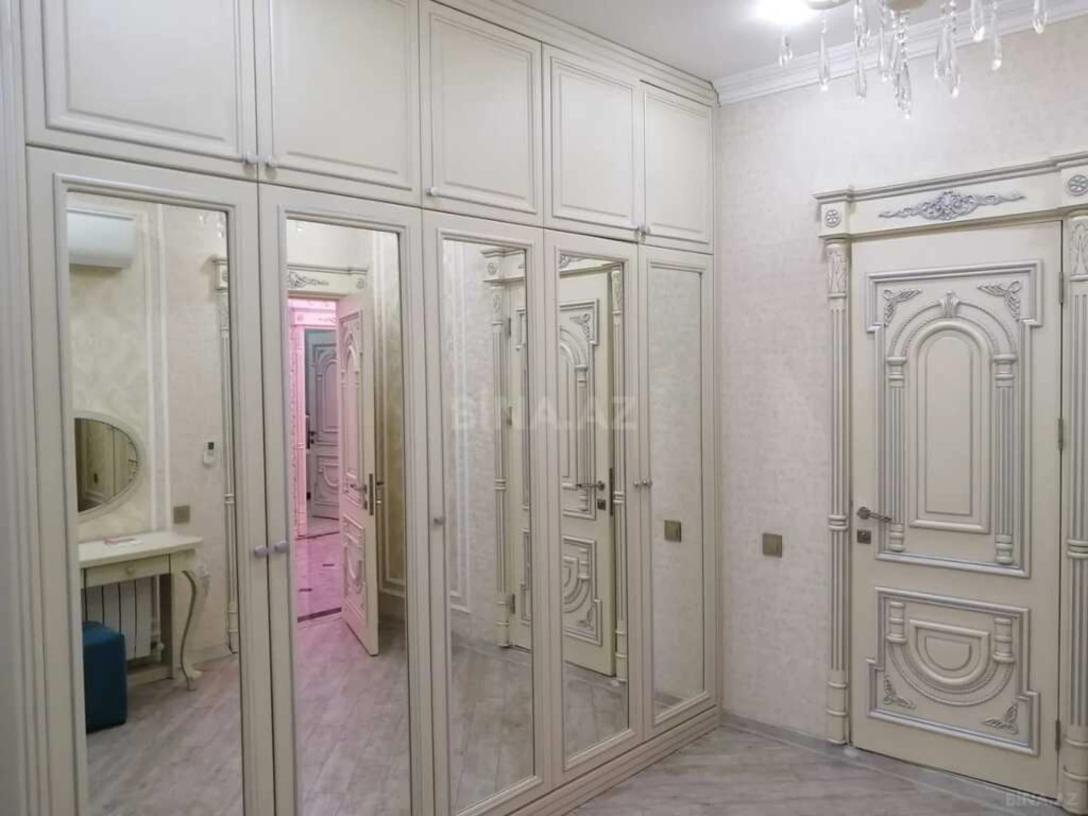 Kirayə verilir 3 otaqlı mənzil 160 m²