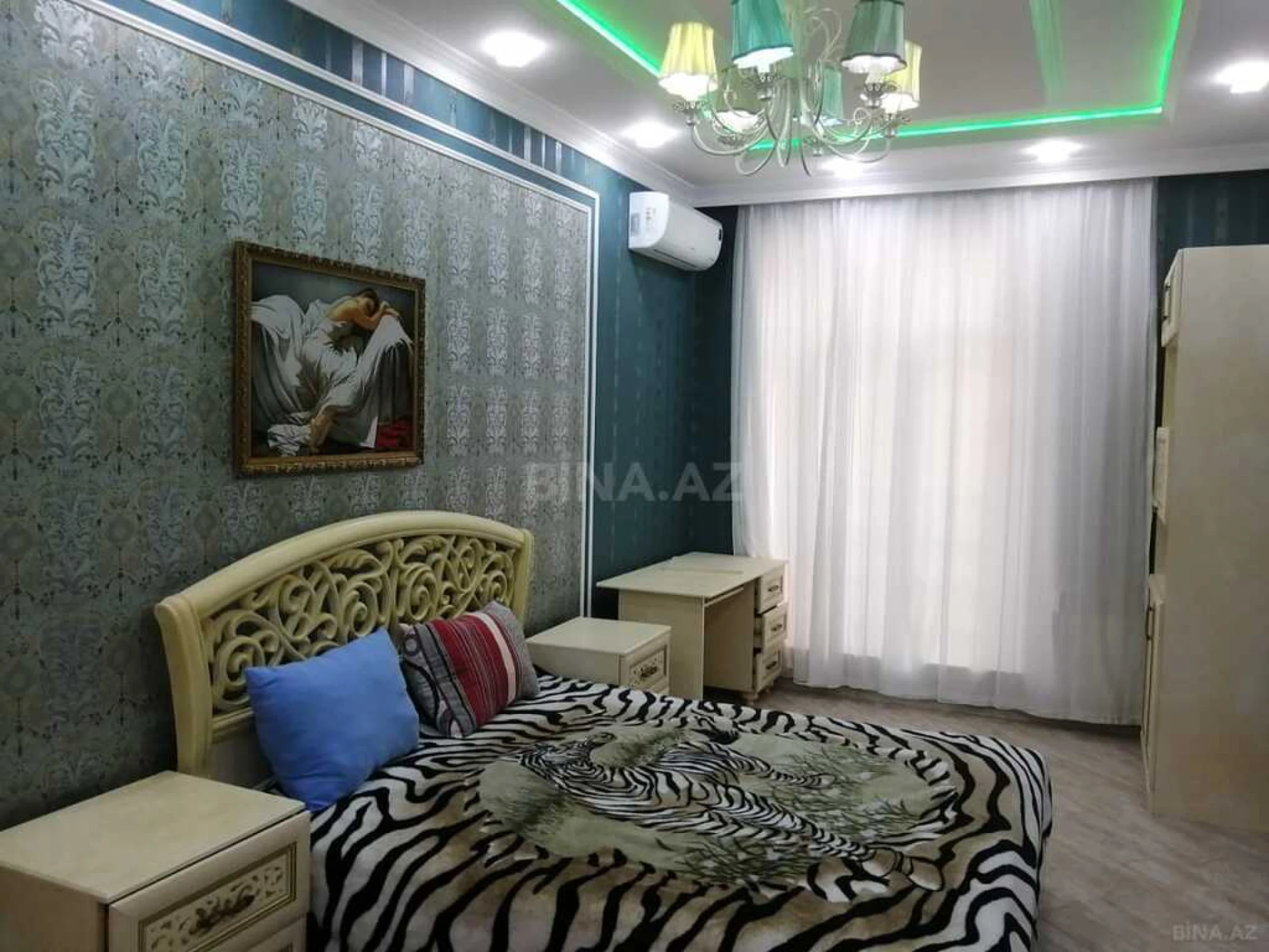 Kirayə verilir 3 otaqlı mənzil 160 m²