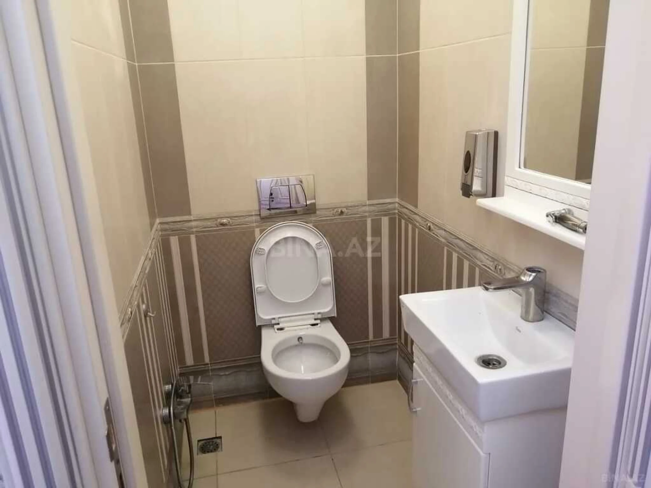 Kirayə verilir 3 otaqlı mənzil 160 m²