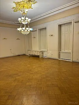 Kirayə verilir 8 otaqlı ofis 370 m²