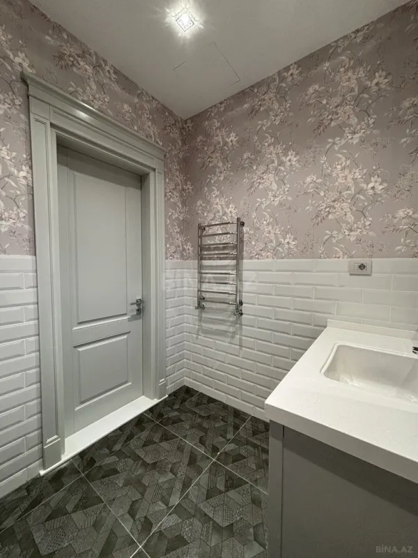 Satılır 5 otaqlı həyət evi 380 m²