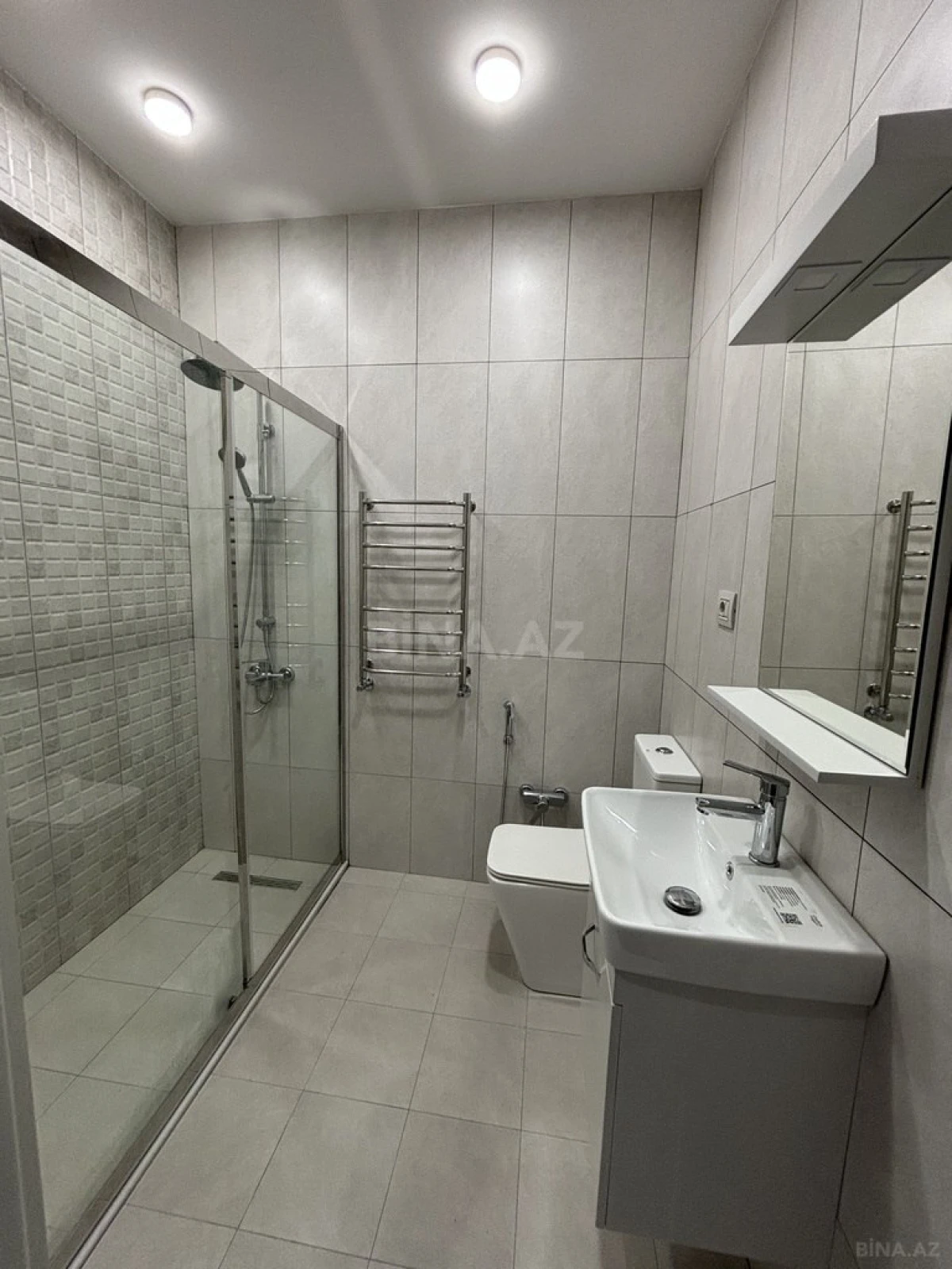 Satılır 5 otaqlı həyət evi 380 m²