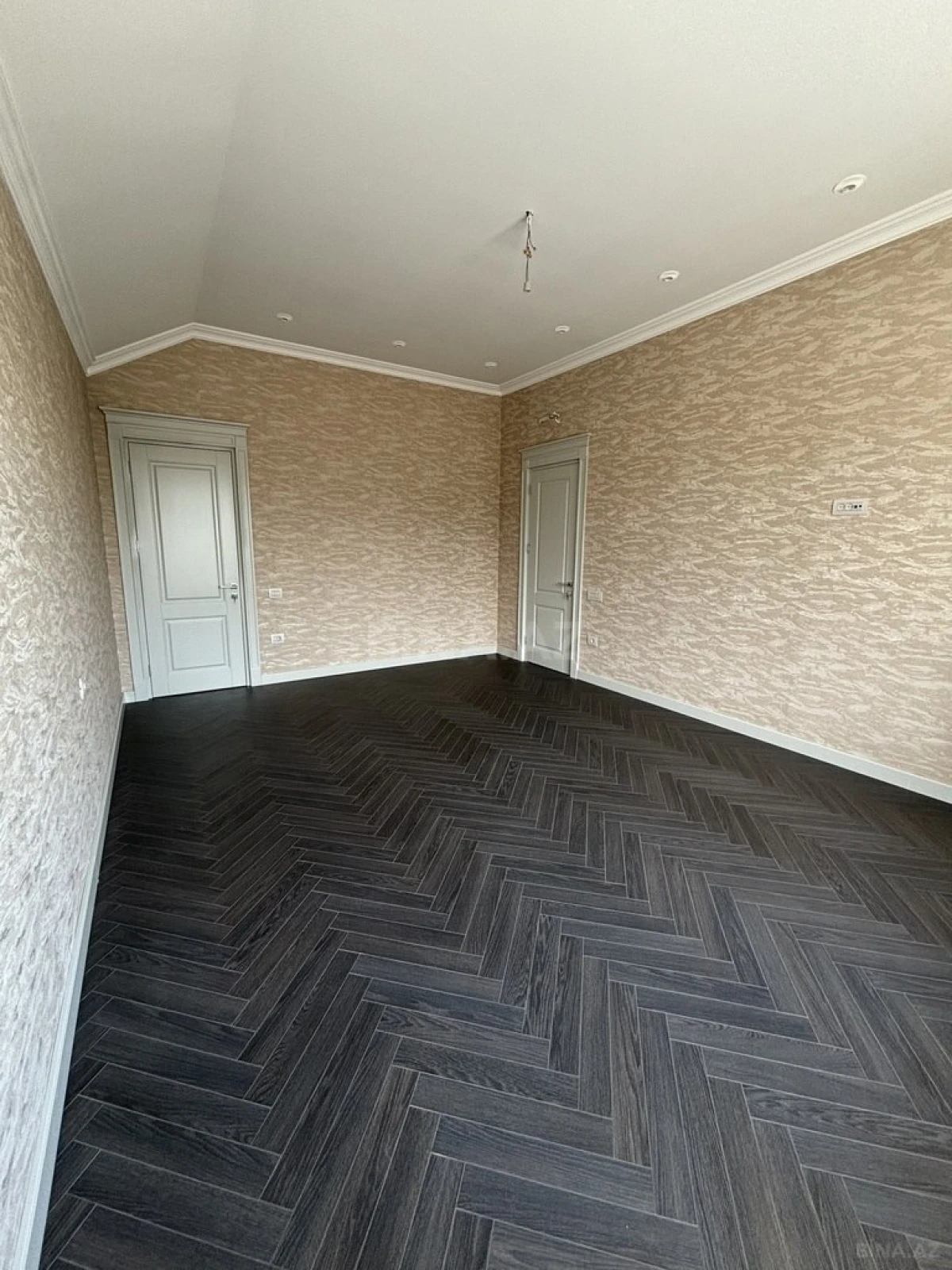 Satılır 5 otaqlı həyət evi 380 m²