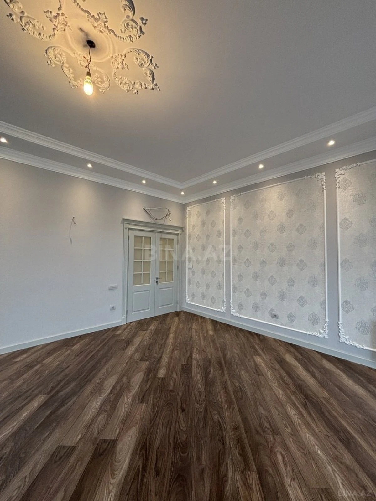 Satılır 5 otaqlı həyət evi 380 m²