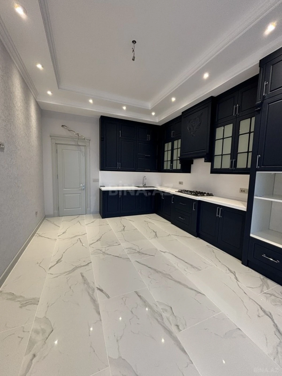 Satılır 5 otaqlı həyət evi 380 m²