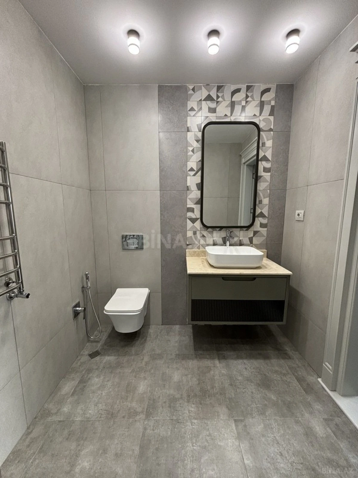 Satılır 5 otaqlı həyət evi 380 m²