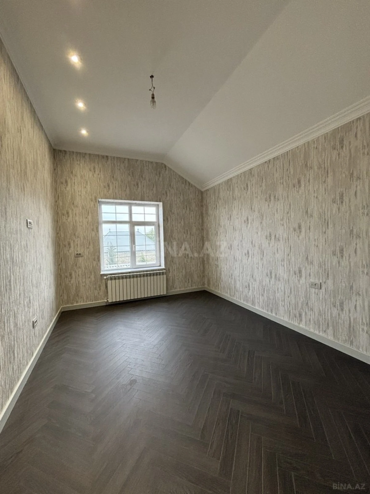 Satılır 5 otaqlı həyət evi 380 m²