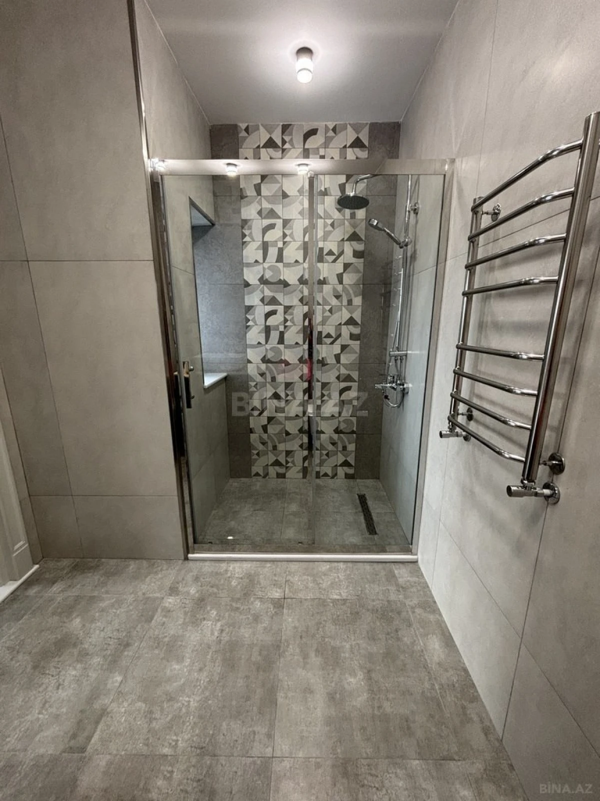 Satılır 5 otaqlı həyət evi 380 m²