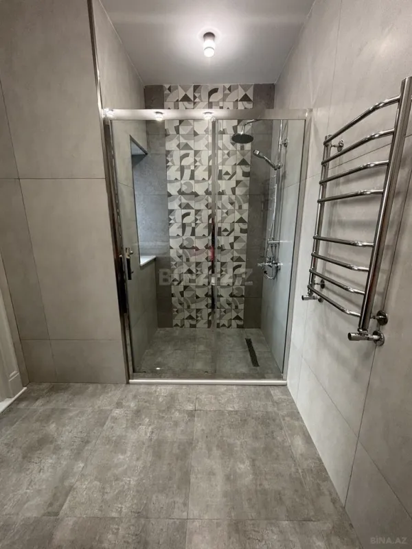 Satılır 5 otaqlı həyət evi 380 m²