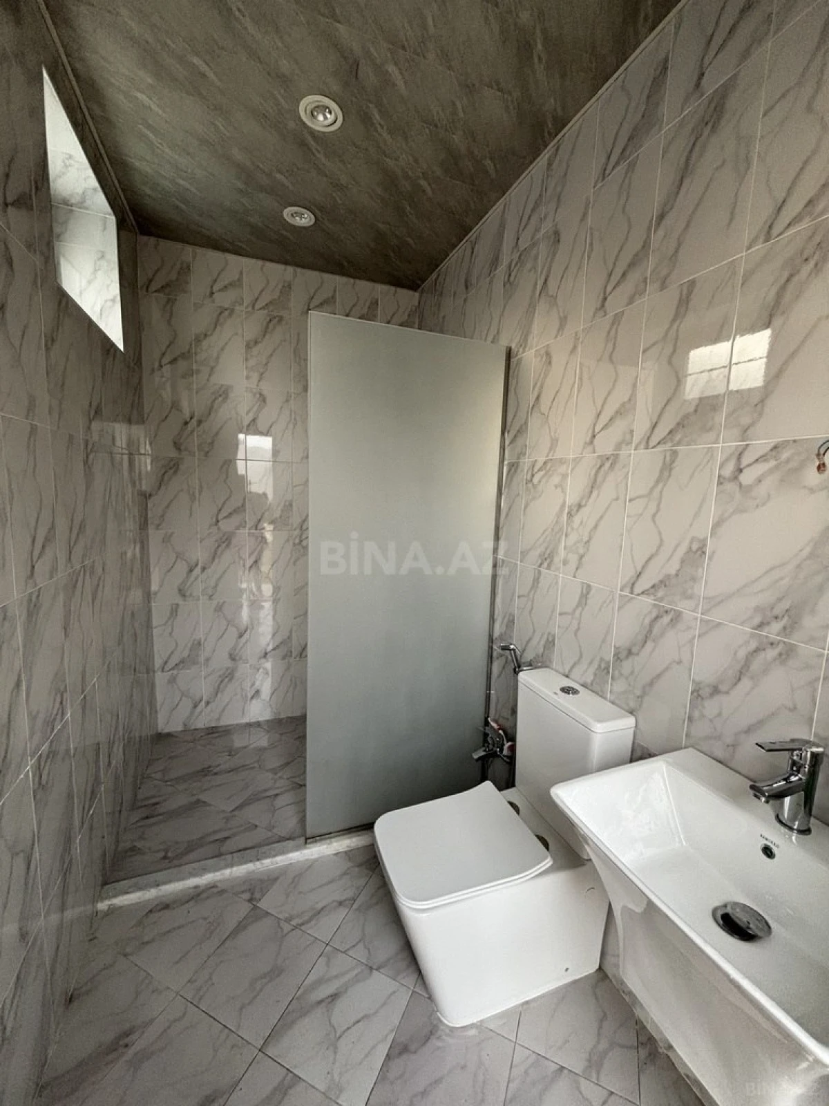 Satılır 5 otaqlı həyət evi 380 m²