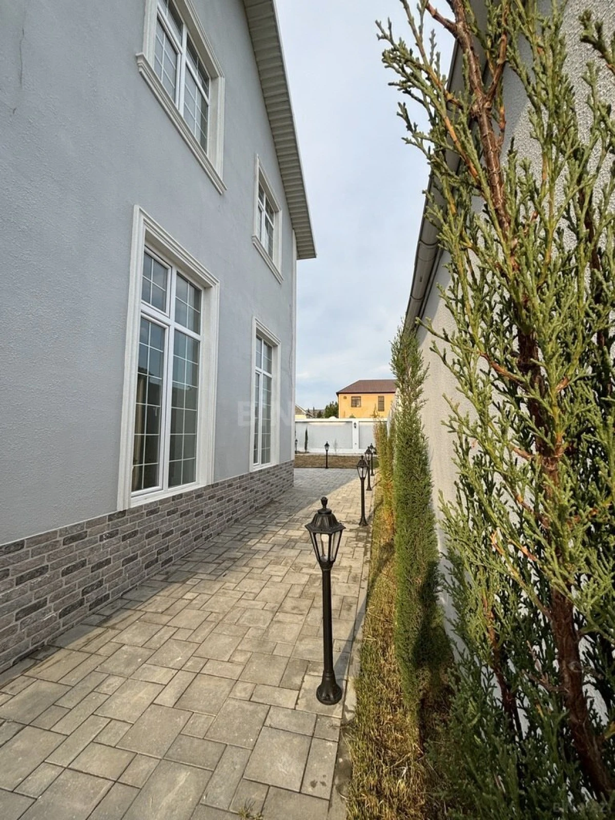 Satılır 5 otaqlı həyət evi 380 m²