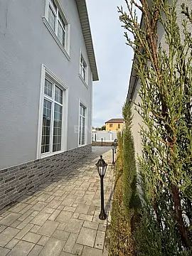 Satılır 5 otaqlı həyət evi 380 m²