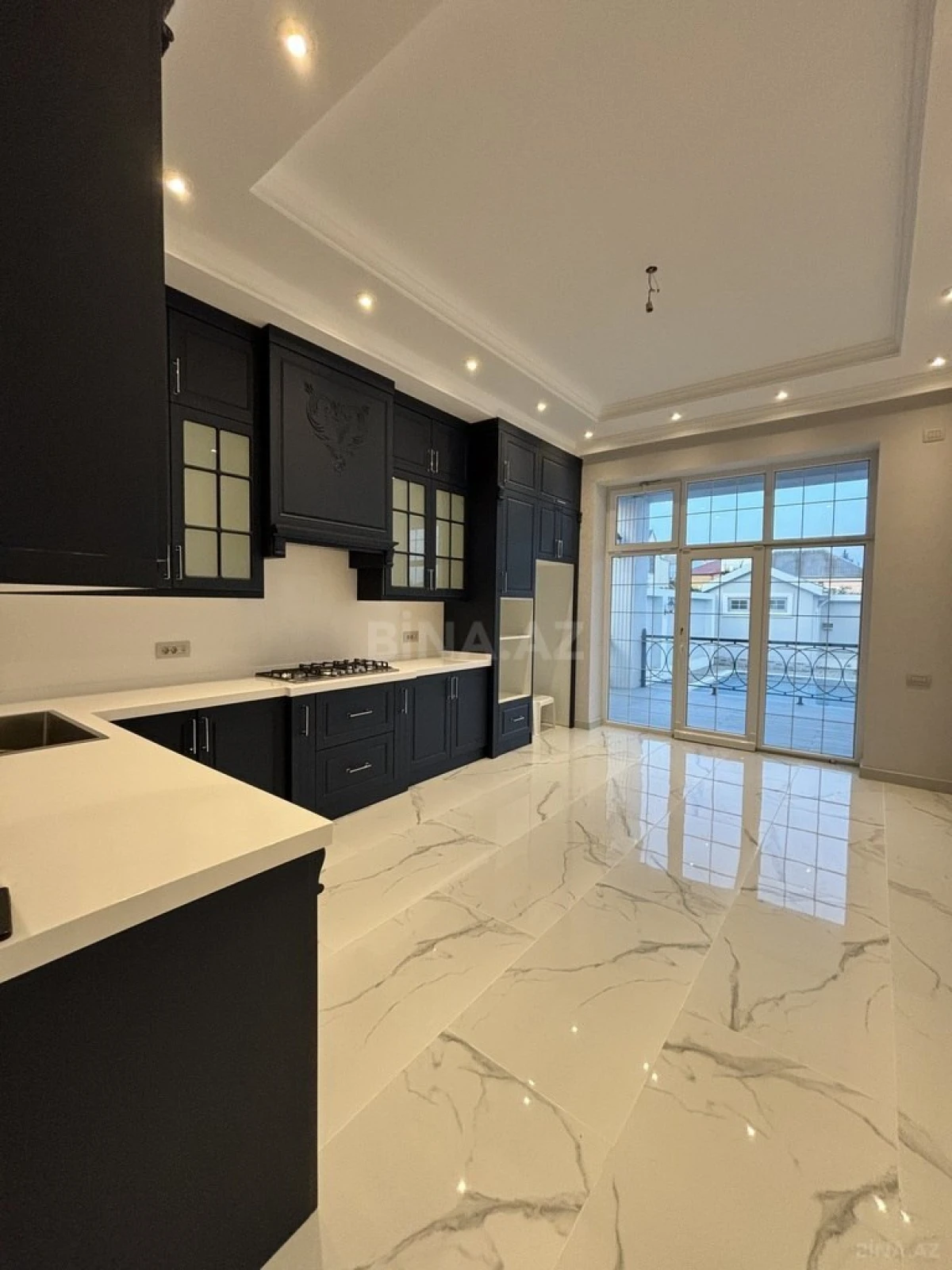 Satılır 5 otaqlı həyət evi 380 m²