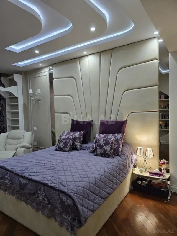 Satılır 4 otaqlı mənzil 217 m²