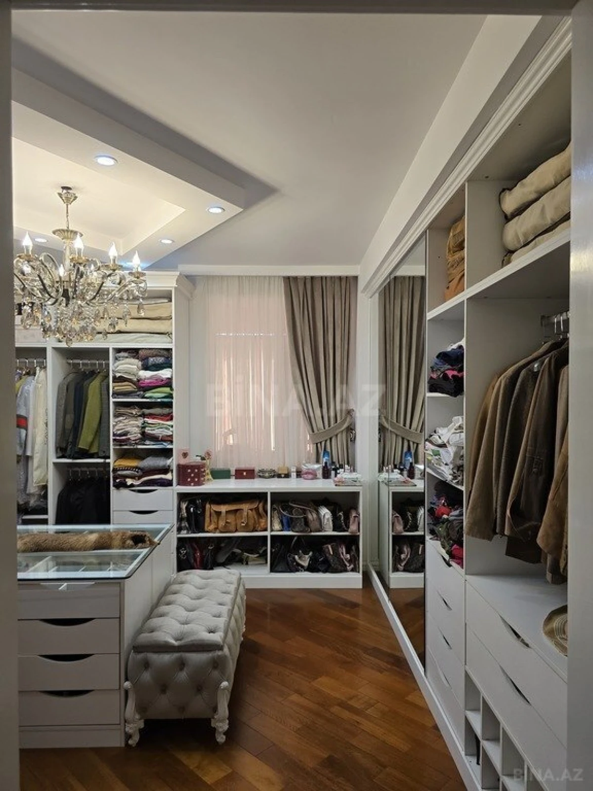 Satılır 4 otaqlı mənzil 217 m²