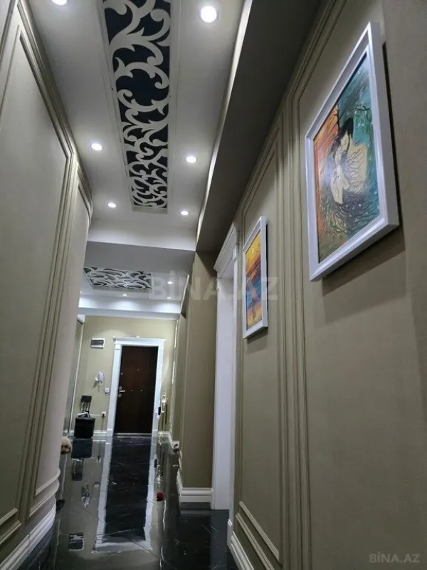 Satılır 4 otaqlı mənzil 217 m²