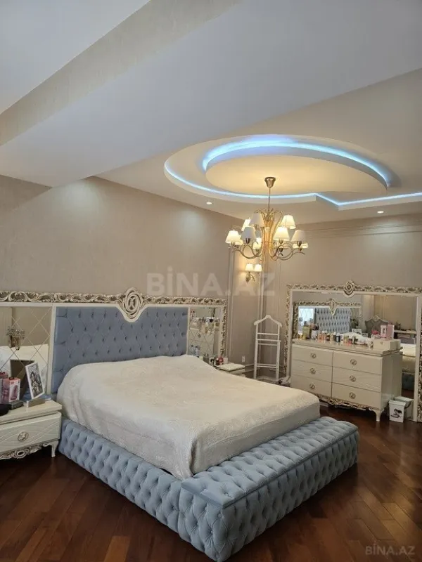 Satılır 4 otaqlı mənzil 217 m²