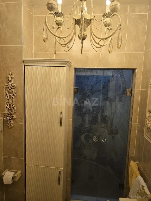 Satılır 4 otaqlı mənzil 217 m²